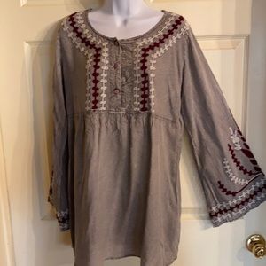 Women’s a &a tunic medium
